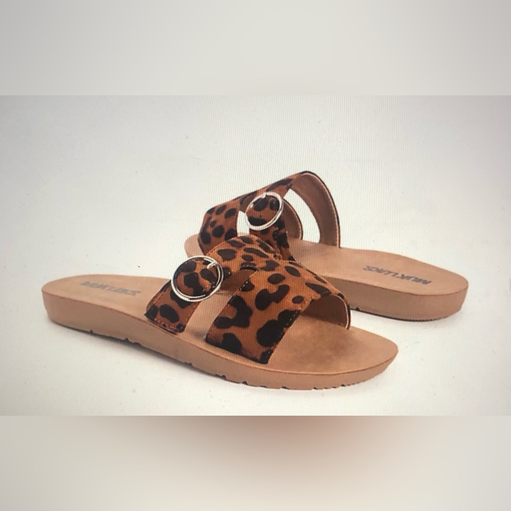 MUK LUKS • Leopard Print Slip On Buckle Sandals Size 7 New